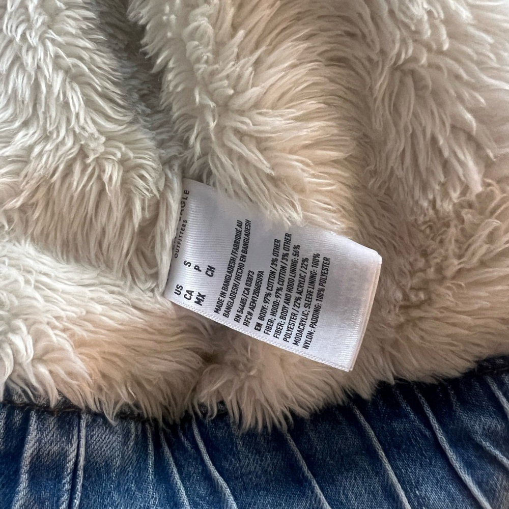American Eagle Cropped Denim Fur Jacket - Picture 5 of 13